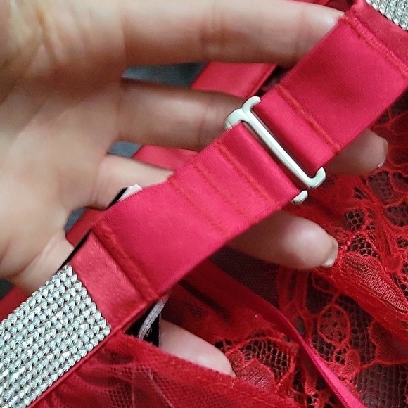 Victoria's secret red lingerie set. Garter skirt XS Small, Small bow bra. - Picture 7 of 10